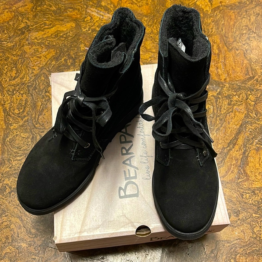 Bear Paws 🐾 Shearling lined Suede Boots size 7